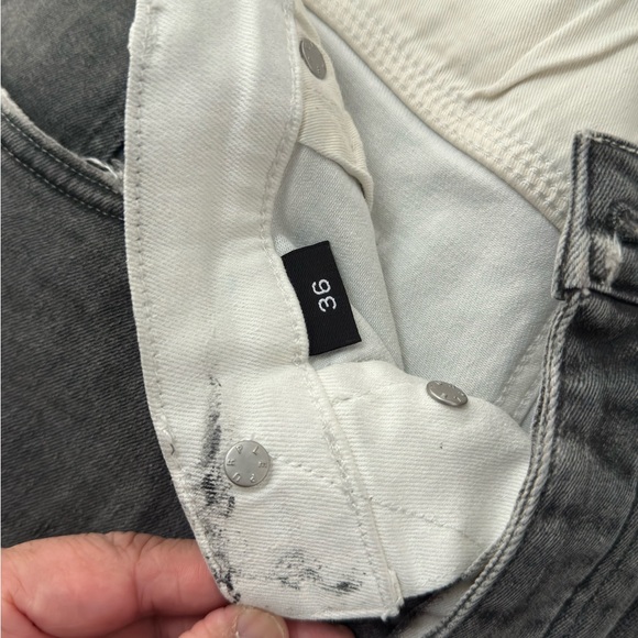 Gray Jeans with Slim Fit and Distressed Look - Picture 5 of 7